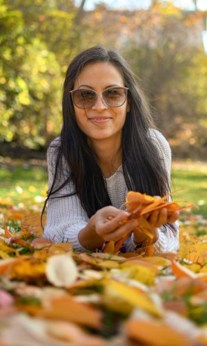 woman autumn professional photosession leafe nature park session sunglasses smile photography